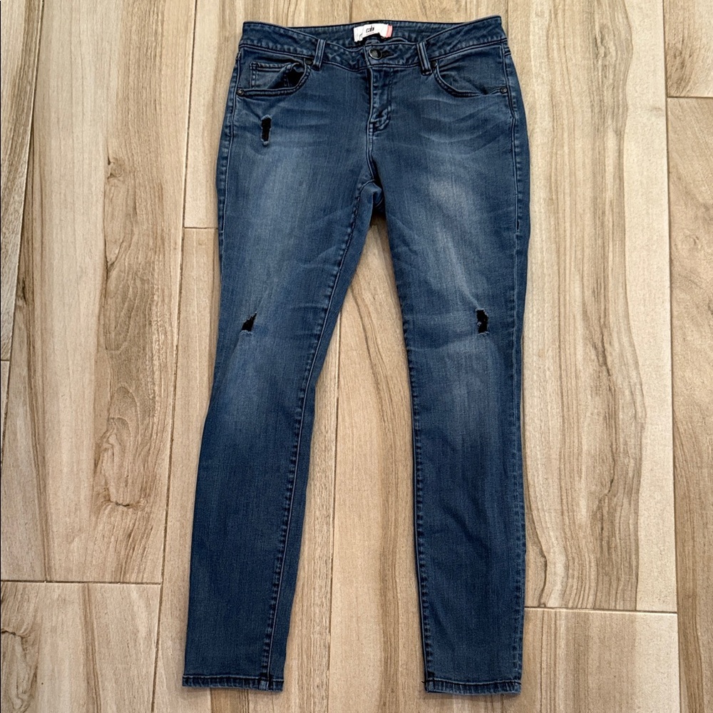 Women’s Cabi Dark Blue Distressed Skinny Jeans sz 10
